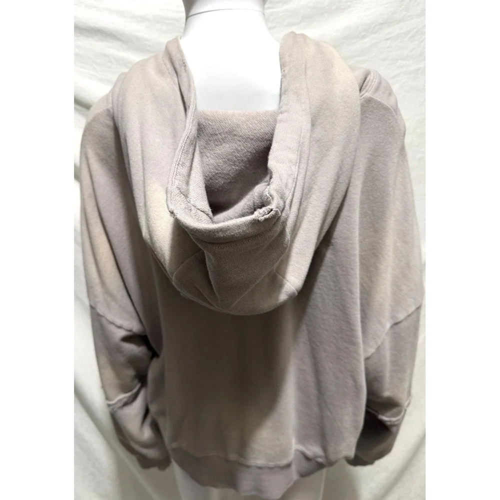 Cleo + Wolf Size Large Whiskey O' Clock Time For A Drink Cropped Beige Hoodie‎
